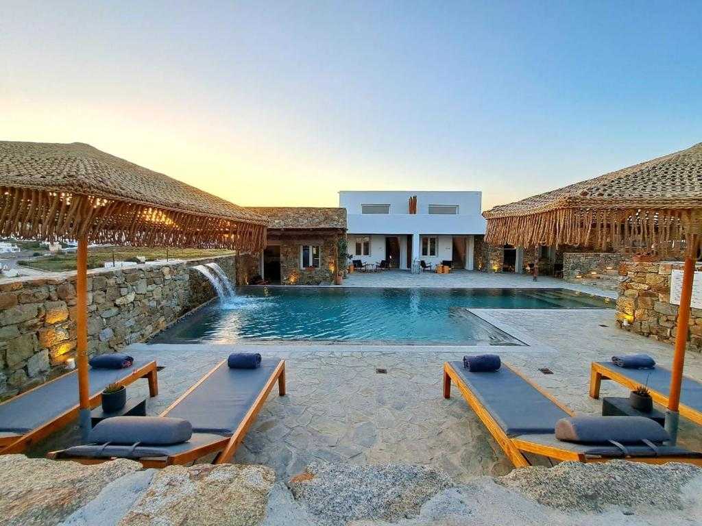 Mykonos Dot Art Homes - infinity pool at sunset in Ano Mera